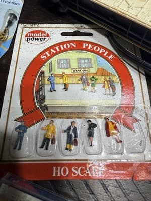 HUGE LOT Vintage HO Scale Train Preiser Figures Milkman Power Popsicle Old Dutch - Thumbnail 19
