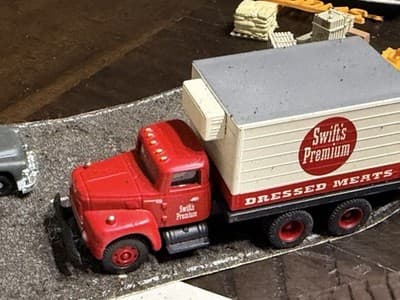 HUGE LOT Vintage HO Scale Train Preiser Figures Milkman Power Popsicle Old Dutch - Thumbnail 15