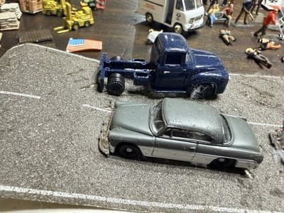 HUGE LOT Vintage HO Scale Train Preiser Figures Milkman Power Popsicle Old Dutch - Thumbnail 11