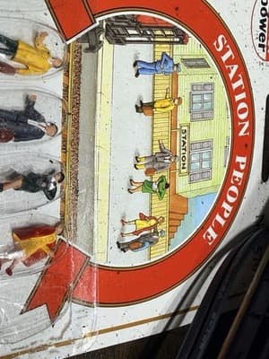 HUGE LOT Vintage HO Scale Train Preiser Figures Milkman Power Popsicle Old Dutch - Thumbnail 20