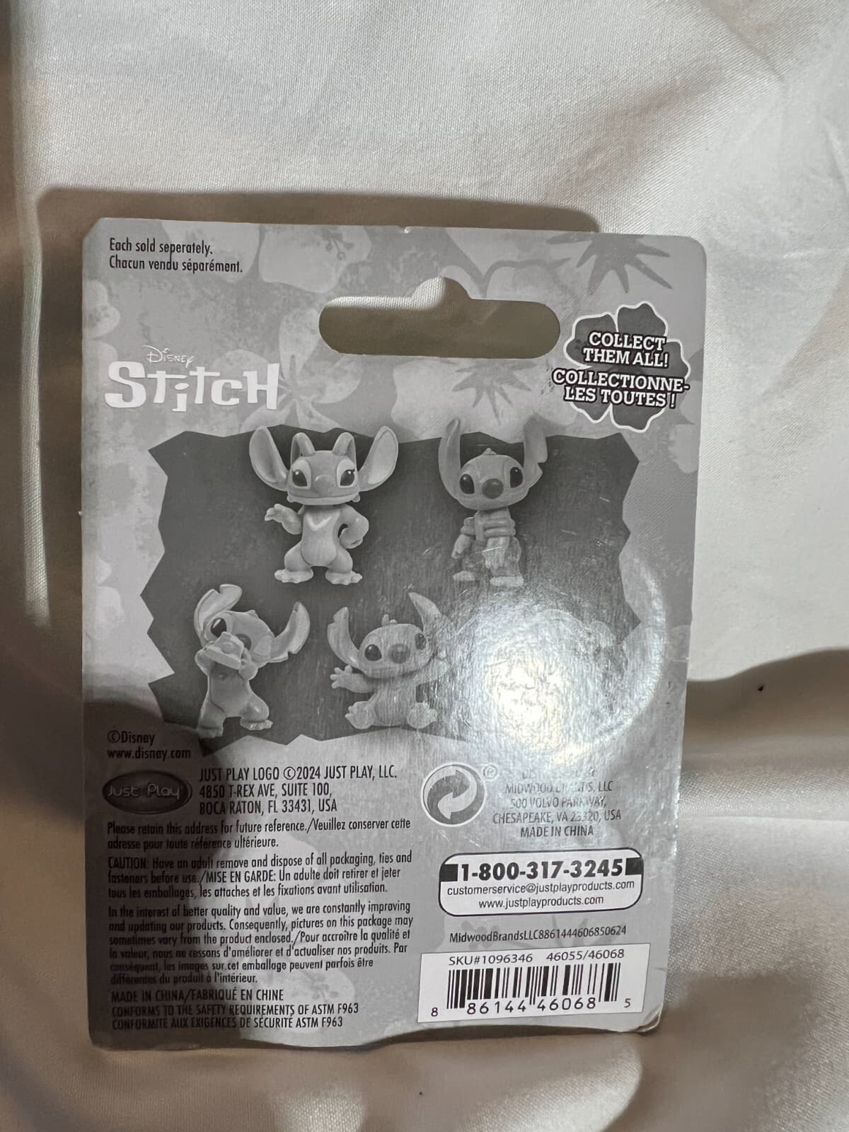 STITCH Disney Mini Figure Red Camera 2024 w/ Bonus Card NEW Midwood - Thumbnail 4