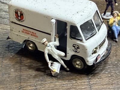 HUGE LOT Vintage HO Scale Train Preiser Figures Milkman Power Popsicle Old Dutch - Thumbnail 23
