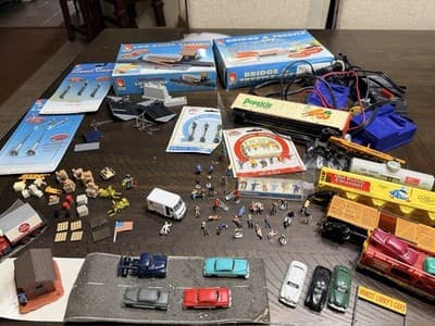 HUGE LOT Vintage HO Scale Train Preiser Figures Milkman Power Popsicle Old Dutch - Thumbnail 24