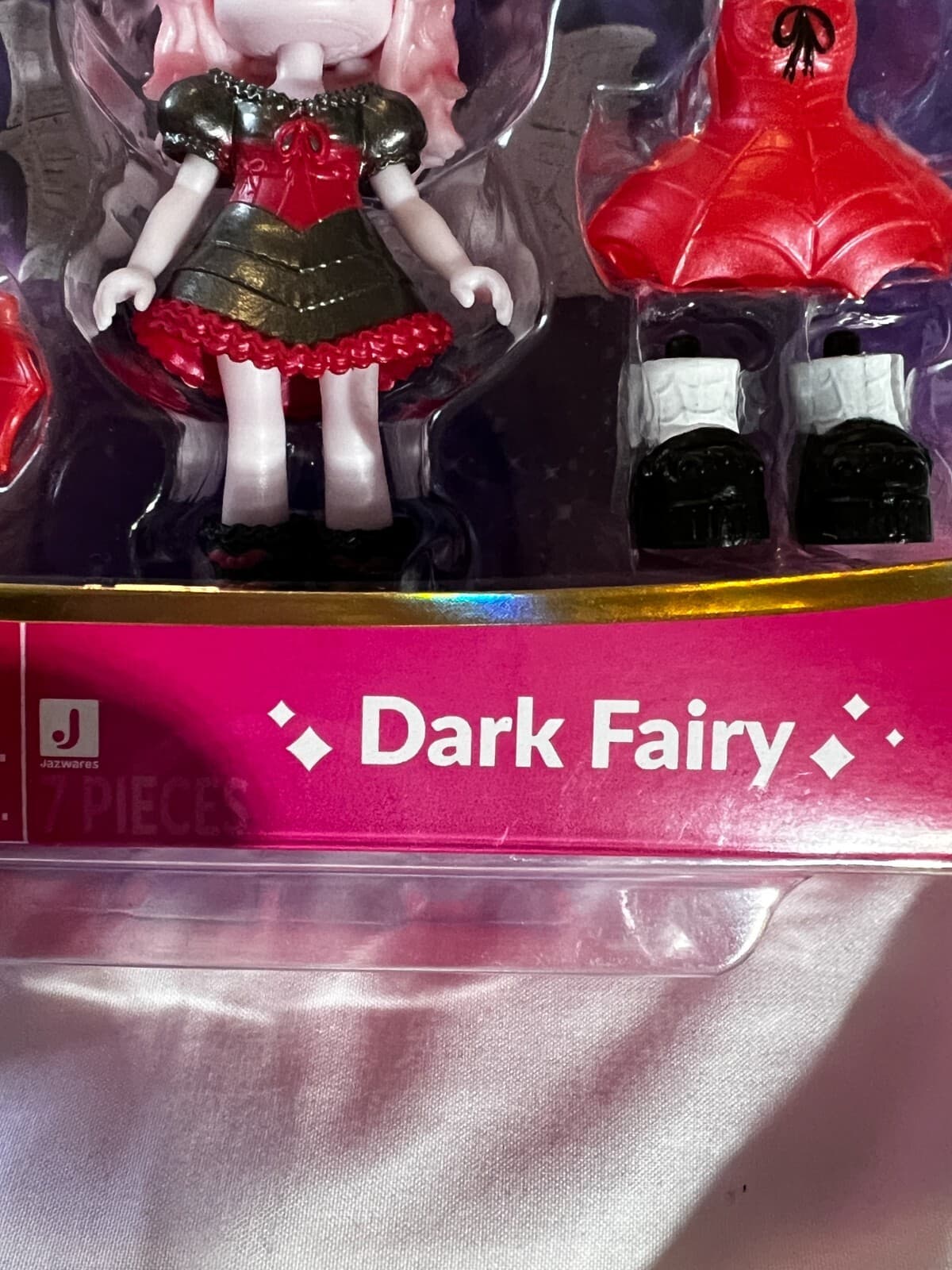 Royale High Dark Fairy Wings Become Rings Exclusive Virtual Code NIB Series 1 - Thumbnail 8