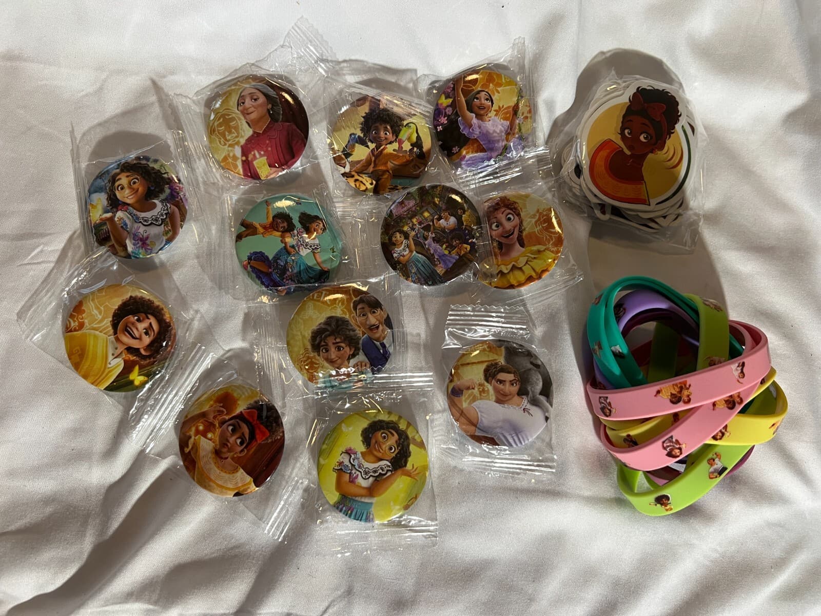 Encanto Birthday Party Favors Set 12 Bracelet 12 Button 50 Stickers Supplies NEW - Thumbnail 2