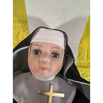 Beautiful Geppeddo Porcelain 8.5” Doll Nun Catholic Original Box & Stand God - Thumbnail 9