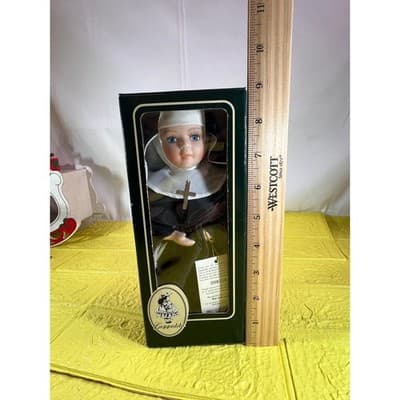 Beautiful Geppeddo Porcelain 8.5” Doll Nun Catholic Original Box & Stand God - Thumbnail 3