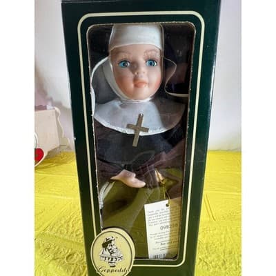 Beautiful Geppeddo Porcelain 8.5” Doll Nun Catholic Original Box & Stand God - Thumbnail 2