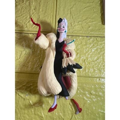 New Hallmark Keepsake Disney Cruella De Vil 101 Dalmatians Villain Ornament 1998 - Thumbnail 3