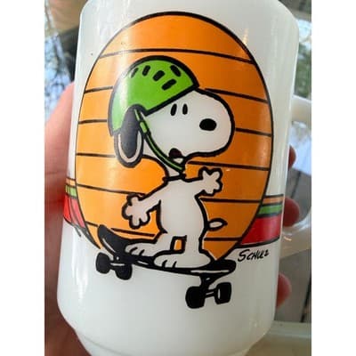 Vintage Fire King Anchor Hocking Snoopy Flying Ace Milk Glass Mug Schulz RARE