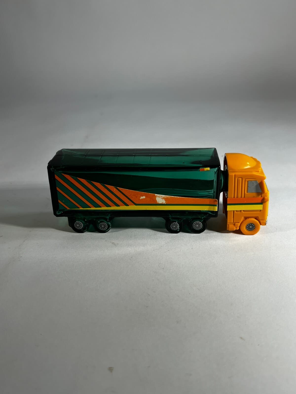 Vintage Avon 18-Wheeler Semi-Truck Bottle Green Vanity Wild Country After Shave - Thumbnail 4