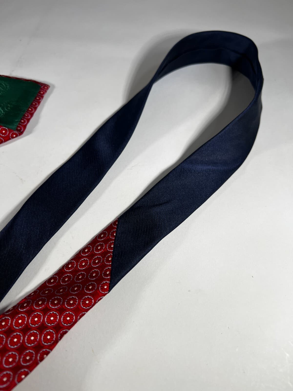 Tommy Hilfiger Necktie 100% Italian Silk Red Blue Vintage Tie - Thumbnail 11