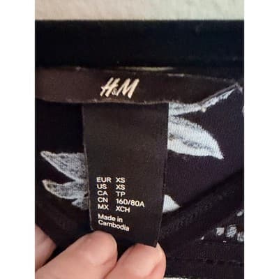 H&M Women's Floral Blouse Oversized Relaxed Short Sleeve Top Black White XS - Thumbnail 8