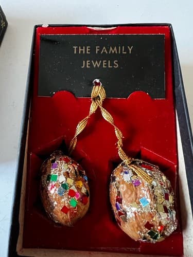 Vintage Gag Gift Adult Racy Family Jewels White Elephant Exchange Joke Nuts - Thumbnail 11