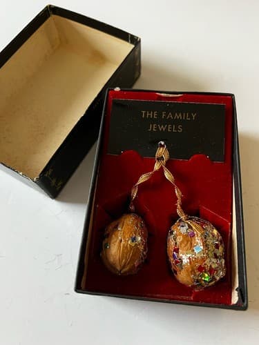 Vintage Gag Gift Adult Racy Family Jewels White Elephant Exchange Joke Nuts - Thumbnail 12