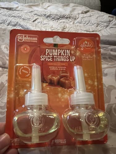 Glade PlugIns Scented Oil Refills 2-pack Pumpkin Spice Things Up Limited Edition - Thumbnail 3