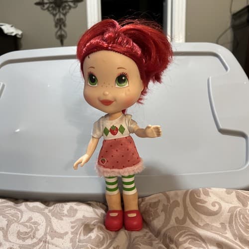 Strawberry Shortcake Scented 11" Doll Sweet Surprise 2008 Red Hair Hasbro Smells - Thumbnail 4