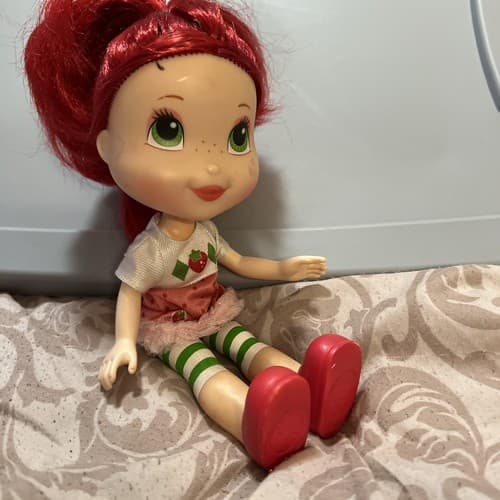 Strawberry Shortcake Scented 11" Doll Sweet Surprise 2008 Red Hair Hasbro Smells - Thumbnail 2