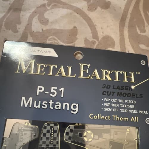 METAL EARTH P-51 MUSTANG 3-D LASER CUT MODEL AIRPLANE KIT 3D NEW NIP 2012 360v - Thumbnail 5