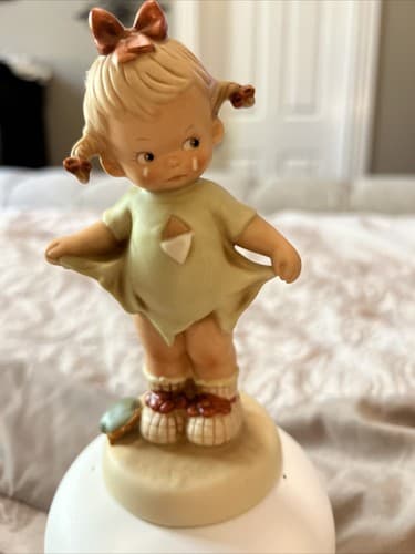 1988 Memories Of Yesterday Mommy I Teared It Little Girl Figure Vintage Rare