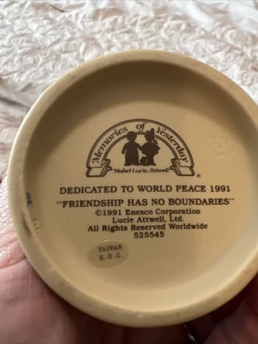 1991 Memories Of Yesterday Friendship Has No Boundaries Figure World Peace - Thumbnail 6