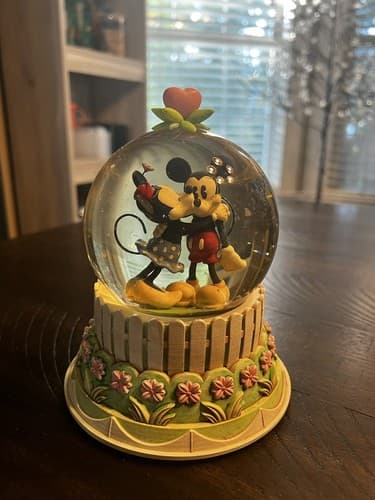 Hallmark Disney A Kiss For Mickey Minnie Wonders Within Collection Snow Globe - Thumbnail 9