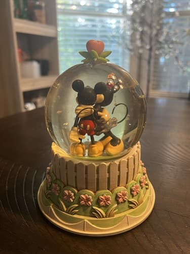 Hallmark Disney A Kiss For Mickey Minnie Wonders Within Collection Snow Globe - Thumbnail 5