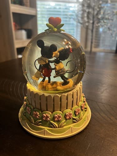 Hallmark Disney A Kiss For Mickey Minnie Wonders Within Collection Snow Globe - Thumbnail 14