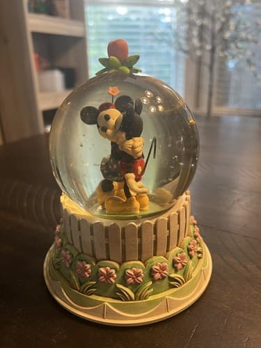 Hallmark Disney A Kiss For Mickey Minnie Wonders Within Collection Snow Globe - Thumbnail 15