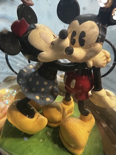 Hallmark Disney A Kiss For Mickey Minnie Wonders Within Collection Snow Globe - Thumbnail 20