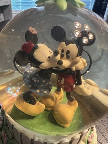 Hallmark Disney A Kiss For Mickey Minnie Wonders Within Collection Snow Globe - Thumbnail 17