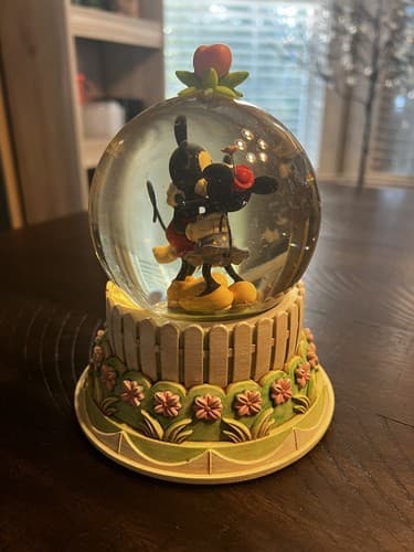 Hallmark Disney A Kiss For Mickey Minnie Wonders Within Collection Snow Globe - Thumbnail 7