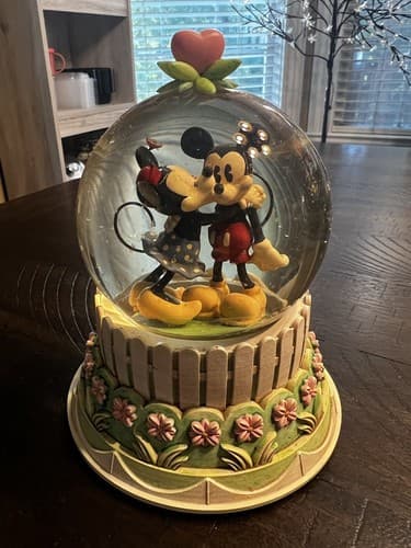 Hallmark Disney A Kiss For Mickey Minnie Wonders Within Collection Snow Globe - Thumbnail 12