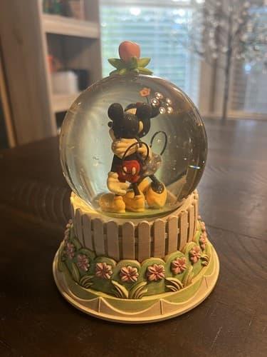 Hallmark Disney A Kiss For Mickey Minnie Wonders Within Collection Snow Globe - Thumbnail 16