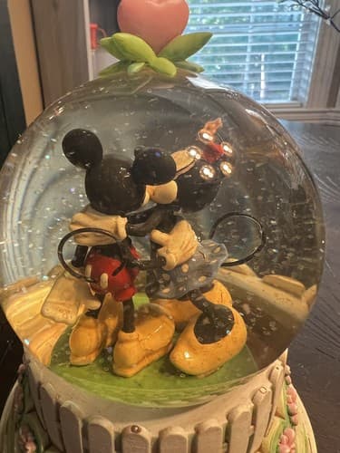 Hallmark Disney A Kiss For Mickey Minnie Wonders Within Collection Snow Globe - Thumbnail 21