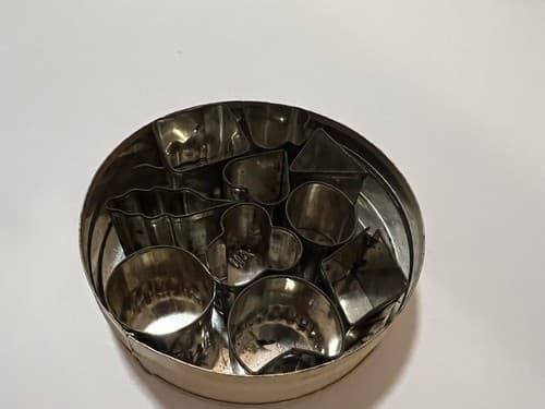 VINTAGE COOKIE CUTTERS ITALIAN CANAPE ORIGINAL TIN ALL COM - Thumbnail 5