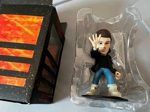 Stranger Things Culturefly Eleven Action Vinyl Figure Netflix In Original Box - Thumbnail 7