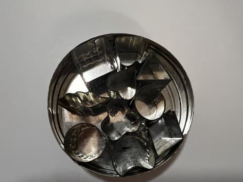 VINTAGE COOKIE CUTTERS ITALIAN CANAPE ORIGINAL TIN ALL COM - Thumbnail 2