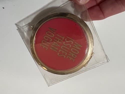 Glam Compact Mirror Purse MORE ISSUES THAN VOGUE Teen Cosmetic Gift NEW - Thumbnail 2