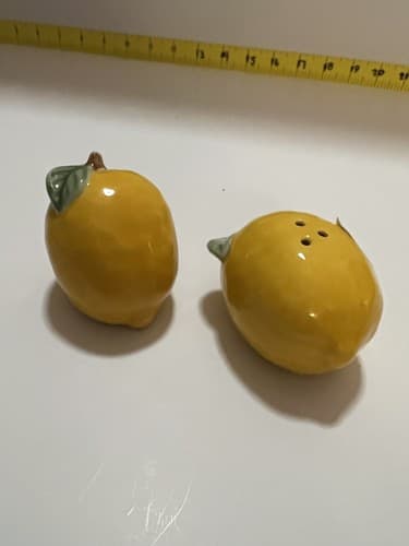 Lemon Salt and Pepper Shaker Set Yellow Fun Sunshine Complete NEW Collectible - Thumbnail 2