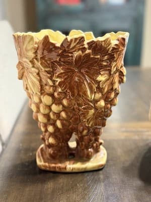 Vintage McCoy Pottery Grape Cluster Planter Vase 9.5” Majolica Style Leaves - Thumbnail 4