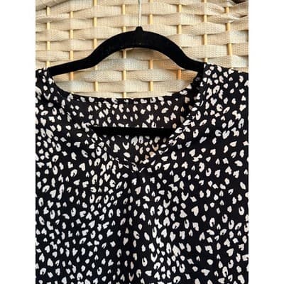 SHEIN Short Sleeve Summer Top XS Black White V Neckline Flutter Sleeves - Thumbnail 6