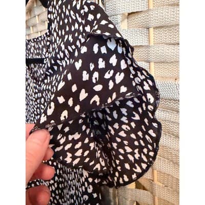 SHEIN Short Sleeve Summer Top XS Black White V Neckline Flutter Sleeves - Thumbnail 7