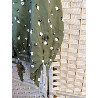 No Boundaries Breezy Summer Blouse Green S Floral Pattern Tie Front Waistband - Thumbnail 4