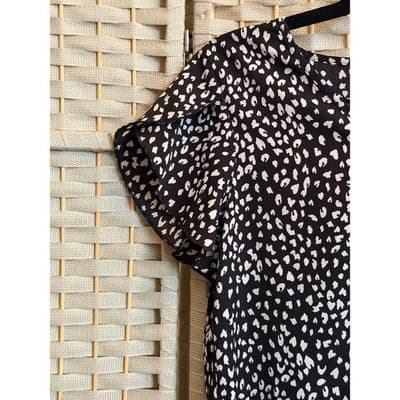 SHEIN Short Sleeve Summer Top XS Black White V Neckline Flutter Sleeves - Thumbnail 4
