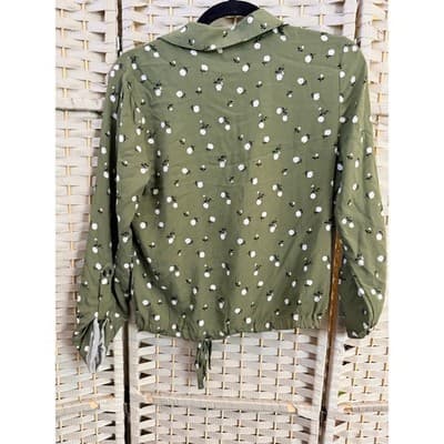 No Boundaries Breezy Summer Blouse Green S Floral Pattern Tie Front Waistband - Thumbnail 9