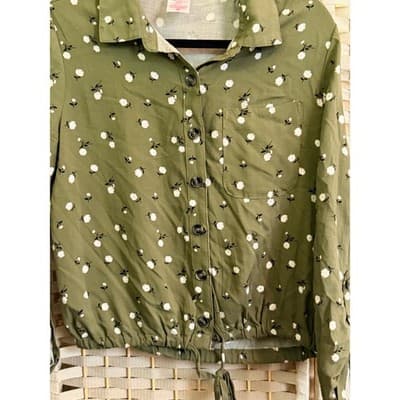 No Boundaries Breezy Summer Blouse Green S Floral Pattern Tie Front Waistband - Thumbnail 2