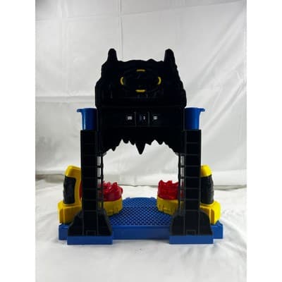 Batman Battle Cave Batcave 2016 Mattel DC Comics 12x12 Battle Cave Only - Thumbnail 2