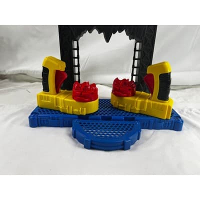 Batman Battle Cave Batcave 2016 Mattel DC Comics 12x12 Battle Cave Only - Thumbnail 9