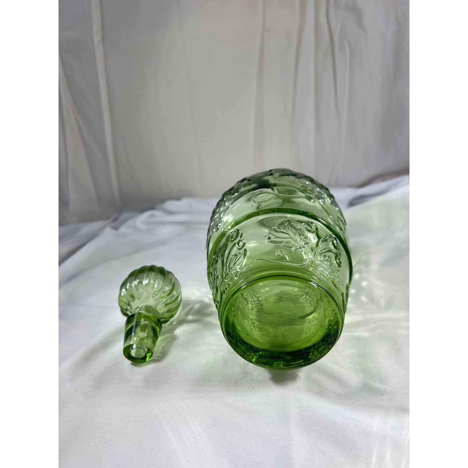 Light Green Glass Wine Bottle & Stopper MCM Vineyard Pattern Embossed Decanter - Thumbnail 7